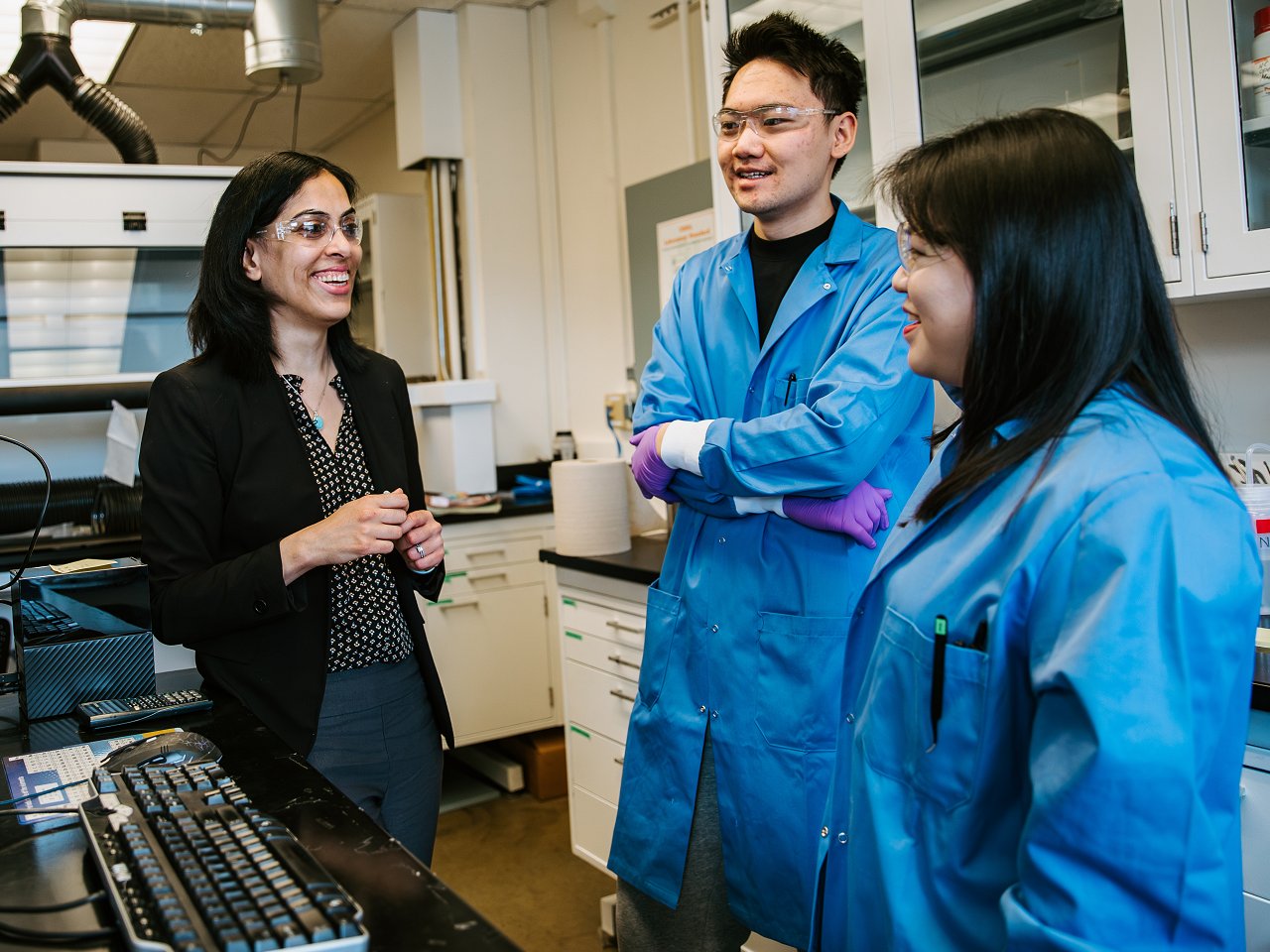 Vibha Kalra with students in lab