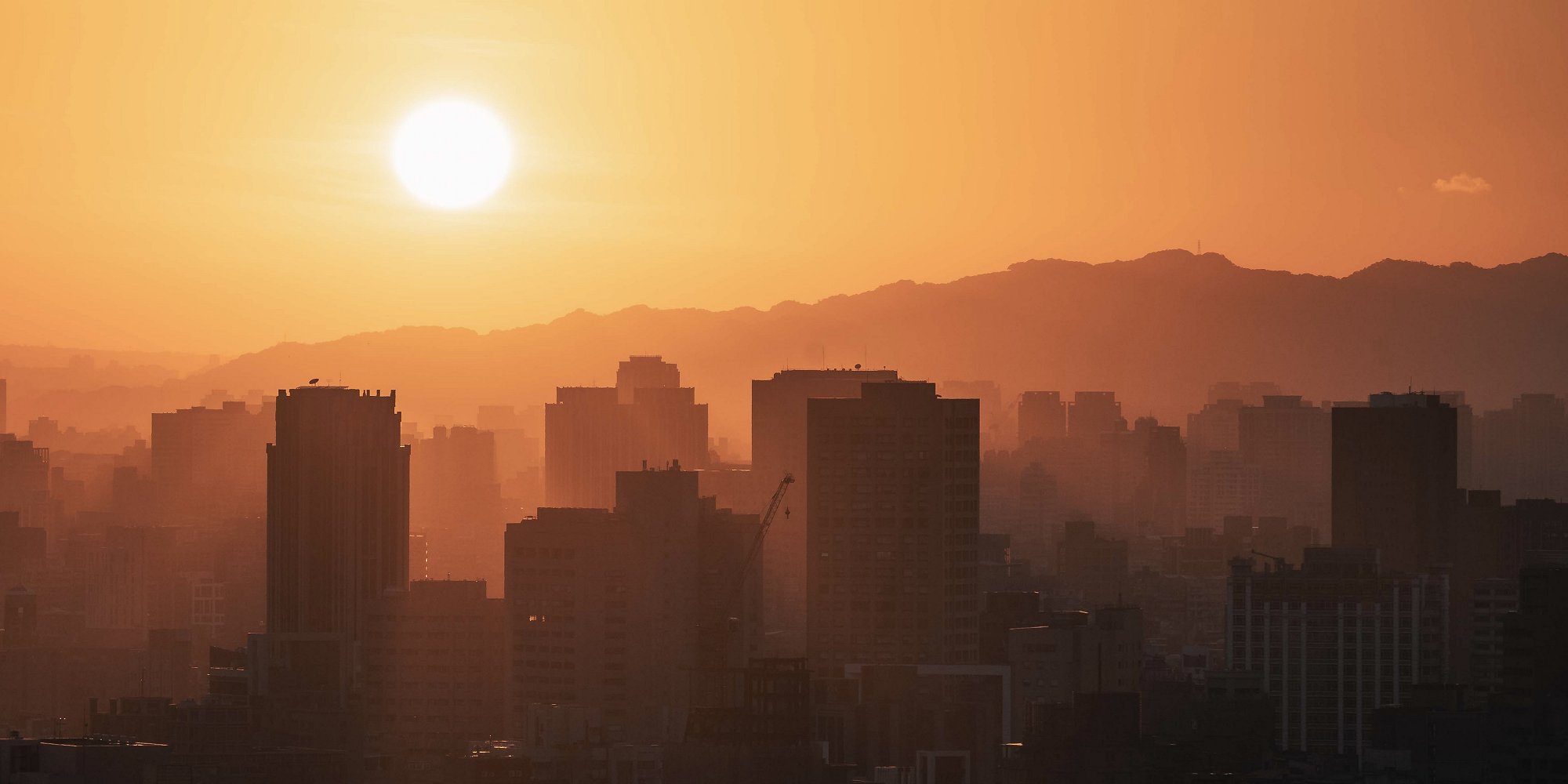 Sunset through urban smog (iStock)